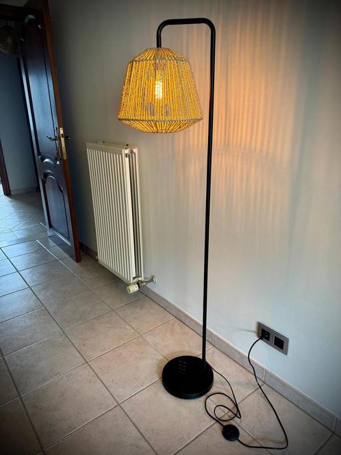 Staande lamp Jily, Huis en Inrichting, Lampen | Vloerlampen, Zo goed als nieuw, Ophalen