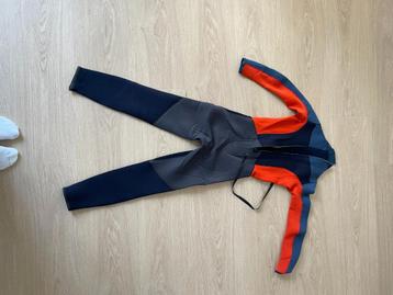 wetsuit voor 12 jaar  (Decathlon)