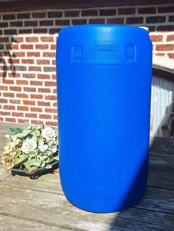  Bidons/jerrycans Zo goed als nieuw beschikbaar voor biedingen