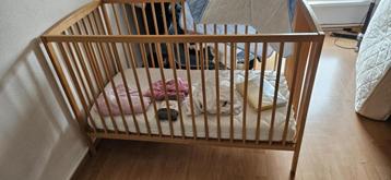 kinderbedje met toebehoren beschikbaar voor biedingen