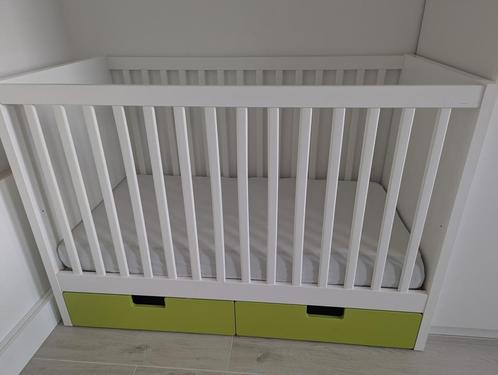 Babybedje Ikea (Stuva) incl matrasje, Kinderen en Baby's, Babywiegjes en Ledikanten, Gebruikt, Ledikant, Ophalen