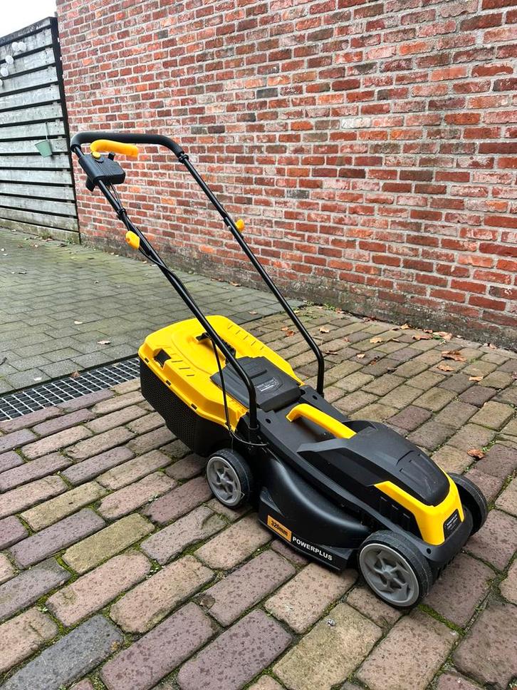 Powerplus grasmaaier 1300W / 32cm maai breedte, Jardin & Terrasse, Tondeuses à gazon, Neuf, Tondeuses à gazon électriques, 30 à 39 cm