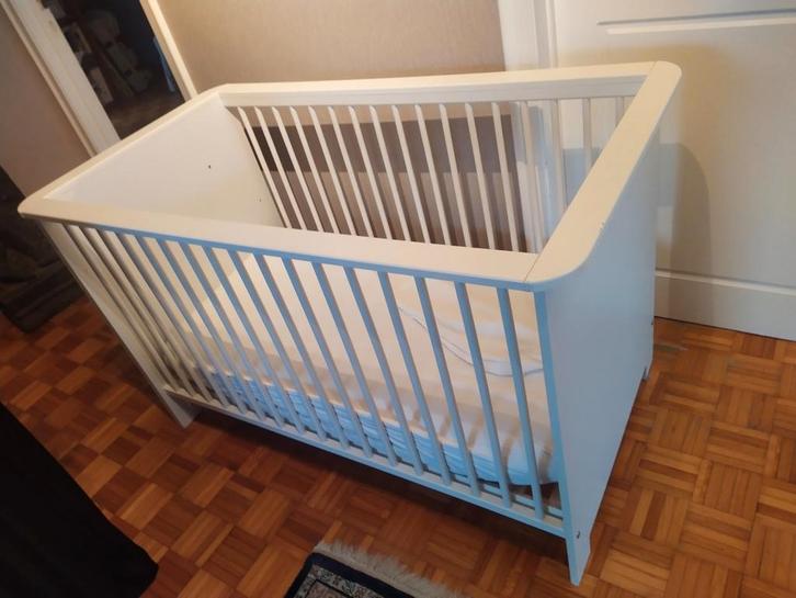 Zeer stevig en kwalitatief kinderbed / babywieg, Kinderen en Baby's, Babywiegjes en Ledikanten, Gebruikt, Ophalen