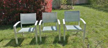 Gebruikte tuinstoelen beschikbaar voor biedingen