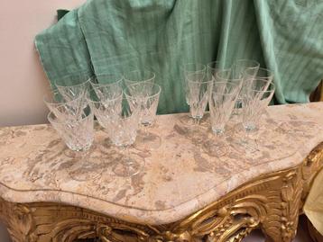 2x 8 wijnglazen, allebei andere maat en grootte beschikbaar voor biedingen