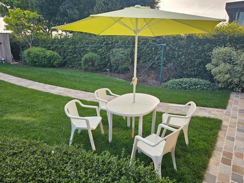 Tuinset met 4 stoelen en groene parasol., Tuin en Terras, Tuinsets en Loungesets, Gebruikt, Tuinset, Kunststof, 4 zitplaatsen