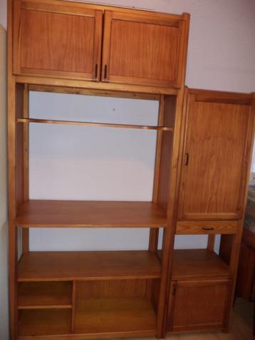 baby/peuterbed en verzorgings- of bureaukast beschikbaar voor biedingen