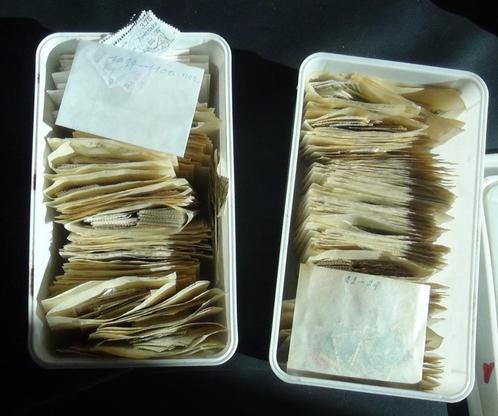2 doosjes postzegels Denemarken (totaal 587 gram), Postzegels en Munten, Postzegels | Europa | Scandinavië, Gestempeld, Denemarken