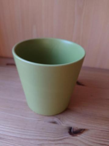 bloempotje groen 13cm beschikbaar voor biedingen