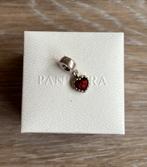 Zilveren Pandora dangle rood hart, uitstekende staat, Enlèvement ou Envoi, 1 bracelet à breloques, Pandora, Comme neuf