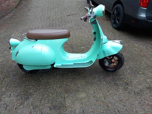 Retro Elektrische scooter  A klasse 55km/u  new battery pack, Fietsen en Brommers, Scooters | Vespa, Zo goed als nieuw, Ophalen
