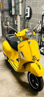 Vespa gts super 125 jaune neuve RÉSERVÉ, Vélos & Vélomoteurs, Scooters | Vespa