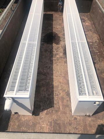 Radiator 180x30x16 cm incl. kraan en beugels beschikbaar voor biedingen