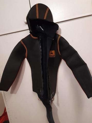 Wetsuits en zwemvliezen beschikbaar voor biedingen