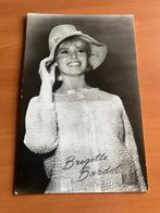 Postkaart met foto filmster Brigitte Bardot-Jaren 60, Verzamelen, Verzenden, Gebruikt, Film, Foto of Kaart