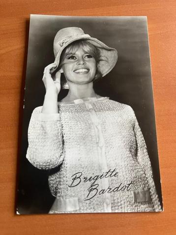 Postkaart met foto filmster Brigitte Bardot-Jaren 60 beschikbaar voor biedingen
