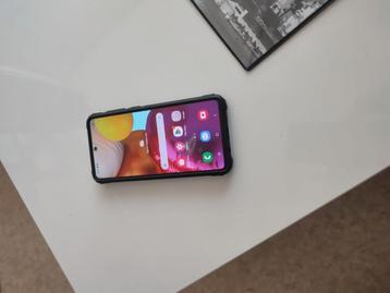 Zeer nette mooi goede werkende Samsung A71 in goede staat. beschikbaar voor biedingen