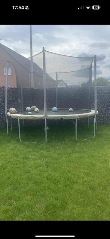 Trampoline beschikbaar voor biedingen