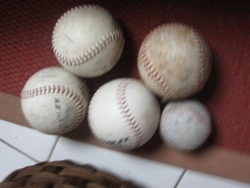 5 honkballen waaronder 4 grote nieuwe ballen + 2 honkballen, Sport en Fitness, Honkbal en Softbal, Gebruikt, Bal, Honkbal, Ophalen of Verzenden