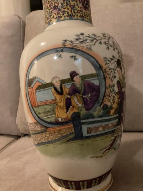 Magnifique vase chinois avec personnages colorés et signé, Antiquités & Art, Antiquités | Vases