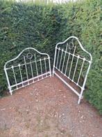 2 antieke bedspijlen, Ophalen