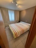 Tweepersoonsbed met nachtkast, Huis en Inrichting, Slaapkamer | Bedden, Ophalen, Tweepersoons, Zo goed als nieuw, 180 cm