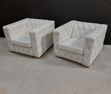 2x Design zetel type Chesterfield in leer  beschikbaar voor biedingen