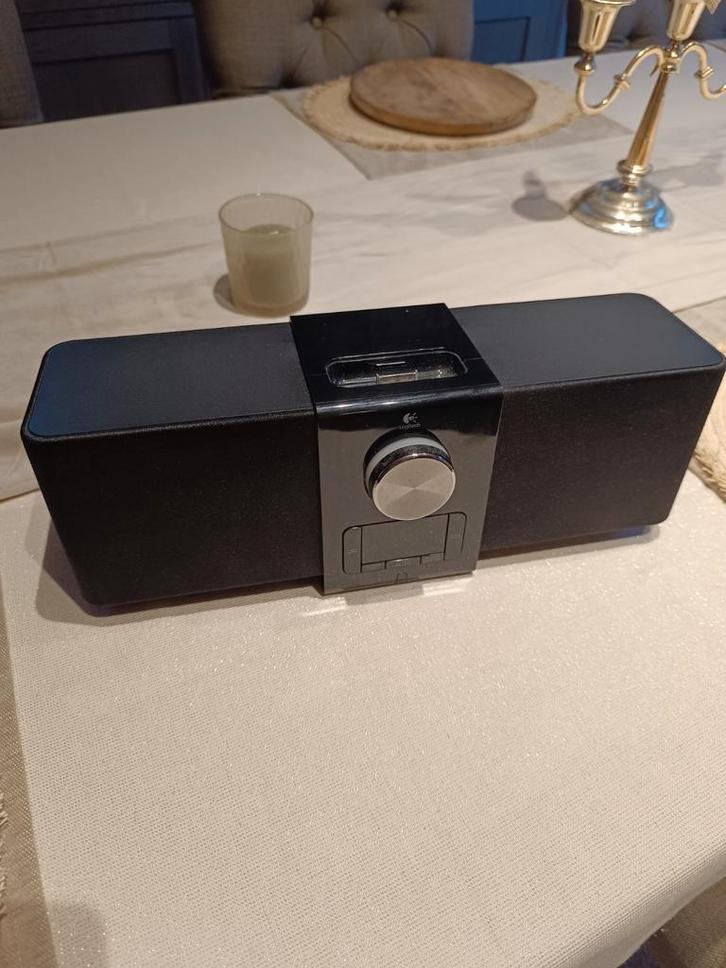 Logitech wekker met dockingstation en speakers, Audio, Tv en Foto, Radio's, Zo goed als nieuw, Overige typen, Ophalen