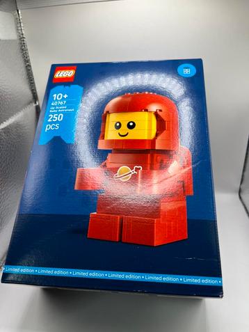 Lego Set - 40767 - Classic - Up-Scaled Baby Astronaut beschikbaar voor biedingen