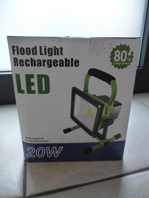 LED RGB Bouwlamp Floodlight rechargeable 20W, Doe-het-zelf en Bouw, Bouwverlichting, Zo goed als nieuw, Lamp met armatuur, Minder dan 50 watt