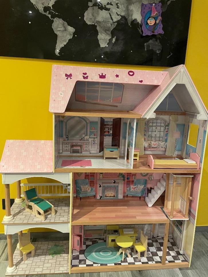 Groot poppenhuis (met meubels), Kinderen en Baby's, Speelgoed | Poppenhuizen, Zo goed als nieuw, Poppenhuis, Ophalen