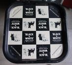 BLACK AND WHITE WHISKY DIENBLAD -METAAL-, Ophalen of Verzenden