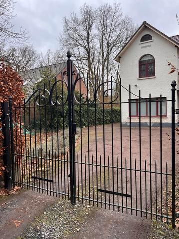 Metalen inkompoort, Tuin en Terras, Ophalen, Zo goed als nieuw