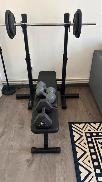 Banc de musculation complet + barre + haltères beschikbaar voor biedingen