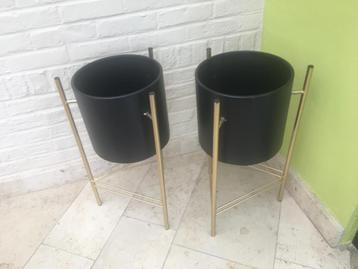 Nieuwe set bloempotten beschikbaar voor biedingen