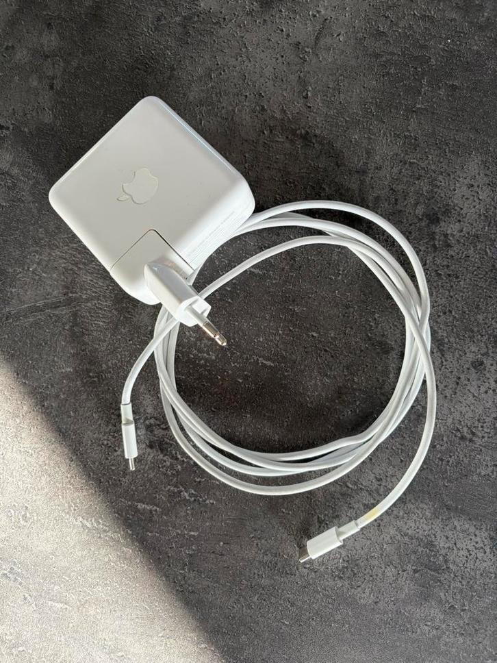Apple USB-C naar USB-C Kabel (2m) + 61W Oplader – Origineel, Computers en Software, Laptop-opladers, Zo goed als nieuw, Ophalen of Verzenden