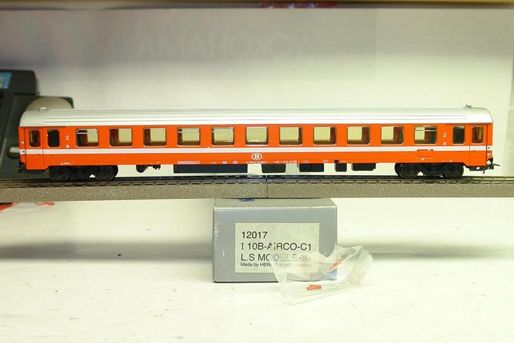 LS MODELS 12017 i10B SNCB NMBS ORANGE C1 AIRCO, Hobby en Vrije tijd, Modeltreinen | H0, Zo goed als nieuw, Wagon, Gelijkstroom