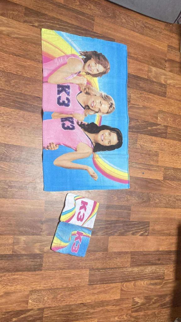 K3 handdoek + washandjes, Huis en Inrichting, Badkamer | Badtextiel en Accessoires, Zo goed als nieuw, Handdoek, Ophalen