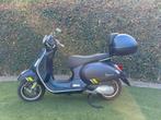 Vespa GTS 300cc supertech sport, Fietsen en Brommers, Ophalen, Zo goed als nieuw