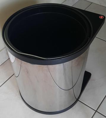 Vuilbak beschikbaar voor biedingen