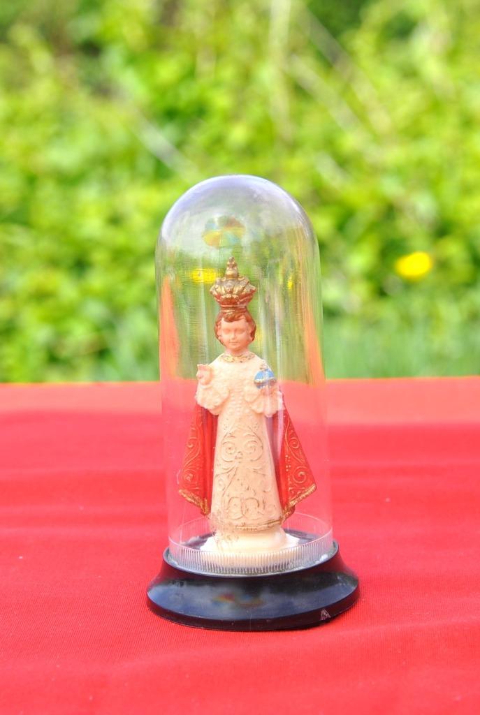 petit jesus de prague sou globe plastique, Enlèvement ou Envoi