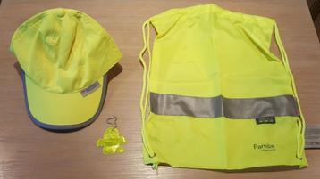 Set fluo: pet + rugzakje + sleutelhanger (reflecterend) beschikbaar voor biedingen