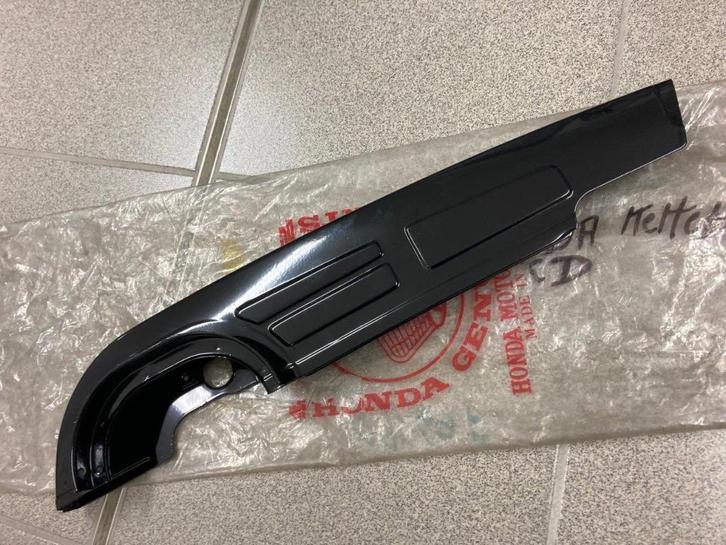 Protège-chaîne supérieur d’origine état neuf HONDA CD50, C50, Motos, Pièces | Honda, Neuf, Enlèvement ou Envoi