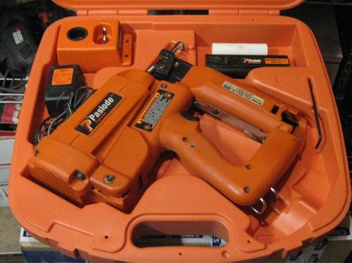 Paslode 16 Ga. IM250ll finish nailer, Bricolage & Construction, Outillage | Outillage à main, Comme neuf, Enlèvement ou Envoi