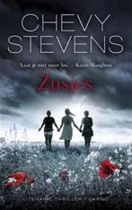 Zusjes / Chevy Stevens, Livres, Thrillers, Comme neuf, Enlèvement ou Envoi