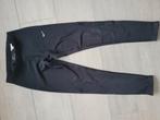 Loopbroek atletiek Nike, Ophalen