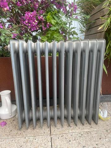 Gietijzeren radiator beschikbaar voor biedingen