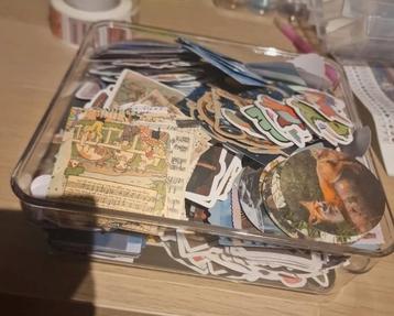 Heel veel stickers en 20 rolletjes washi tape beschikbaar voor biedingen