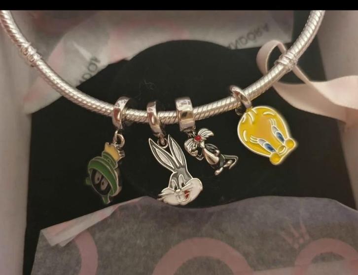 4 pendentifs Cartoon pour bracelet style Pandora, Handtassen en Accessoires, Bedels, Nieuw, Overige merken, Zilver, Verzenden