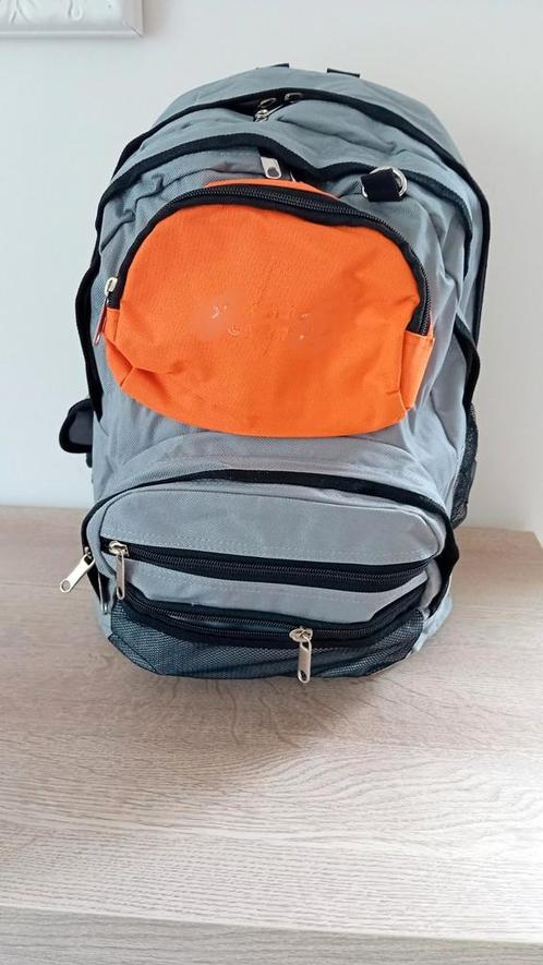 Zeer grote rugzak met talrijke vakken, Handtassen en Accessoires, Tassen | Rugtassen, Nieuw, Overige merken, 25 tot 40 cm, 45 tot 60 cm